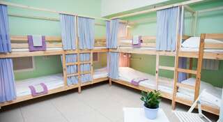 Гостиница FriendHouse Хостел Москва Кровать в общем номере с 14 кроватями-1
