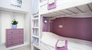 Гостиница FriendHouse Хостел Москва Кровать в общем 6-местном номере для мужчин и женщин-1